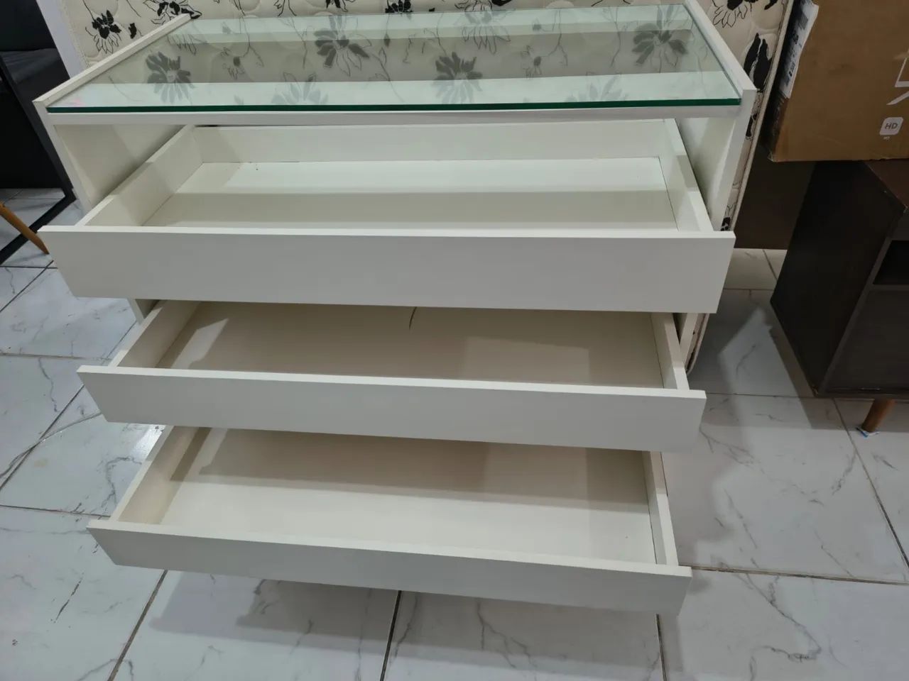 Vende se balcão com gavetas 