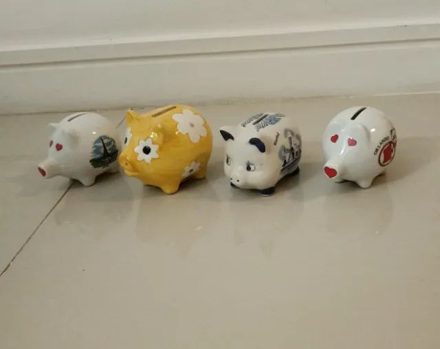 Kit 4 miniaturas cofrinhos em porcelana