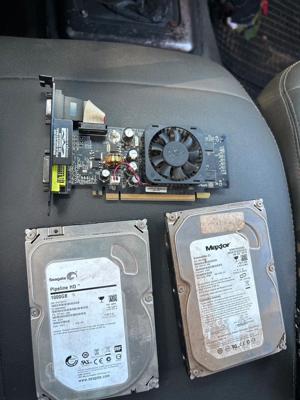 2HD + placa de Vídeo VGA/DVI 512MB
