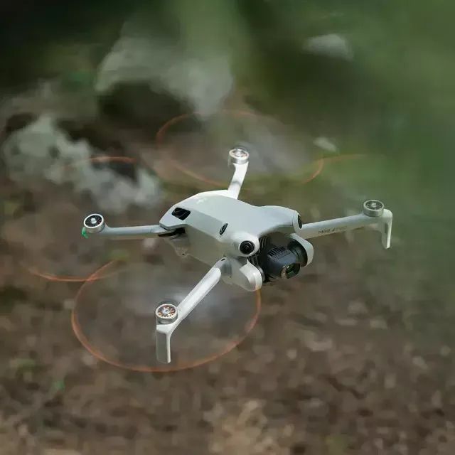 Drone DJI Mini 4 Pro Fly More Combo (Com tela)