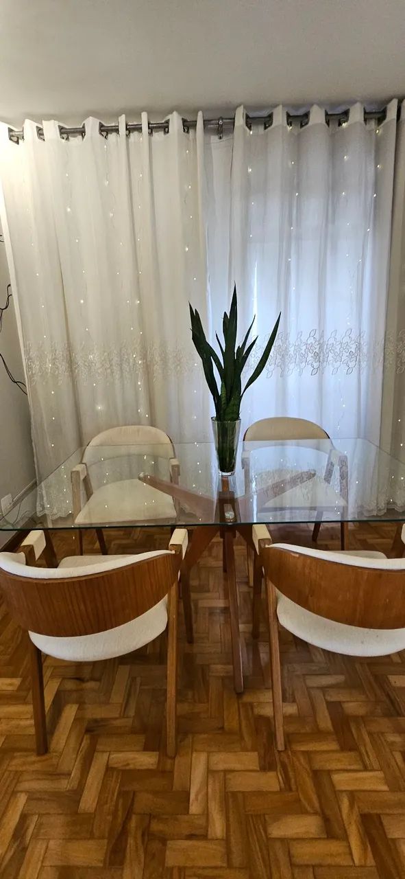 Mesa de jantar vidro temperaro+ 4 cadeiras impermeabilizadas