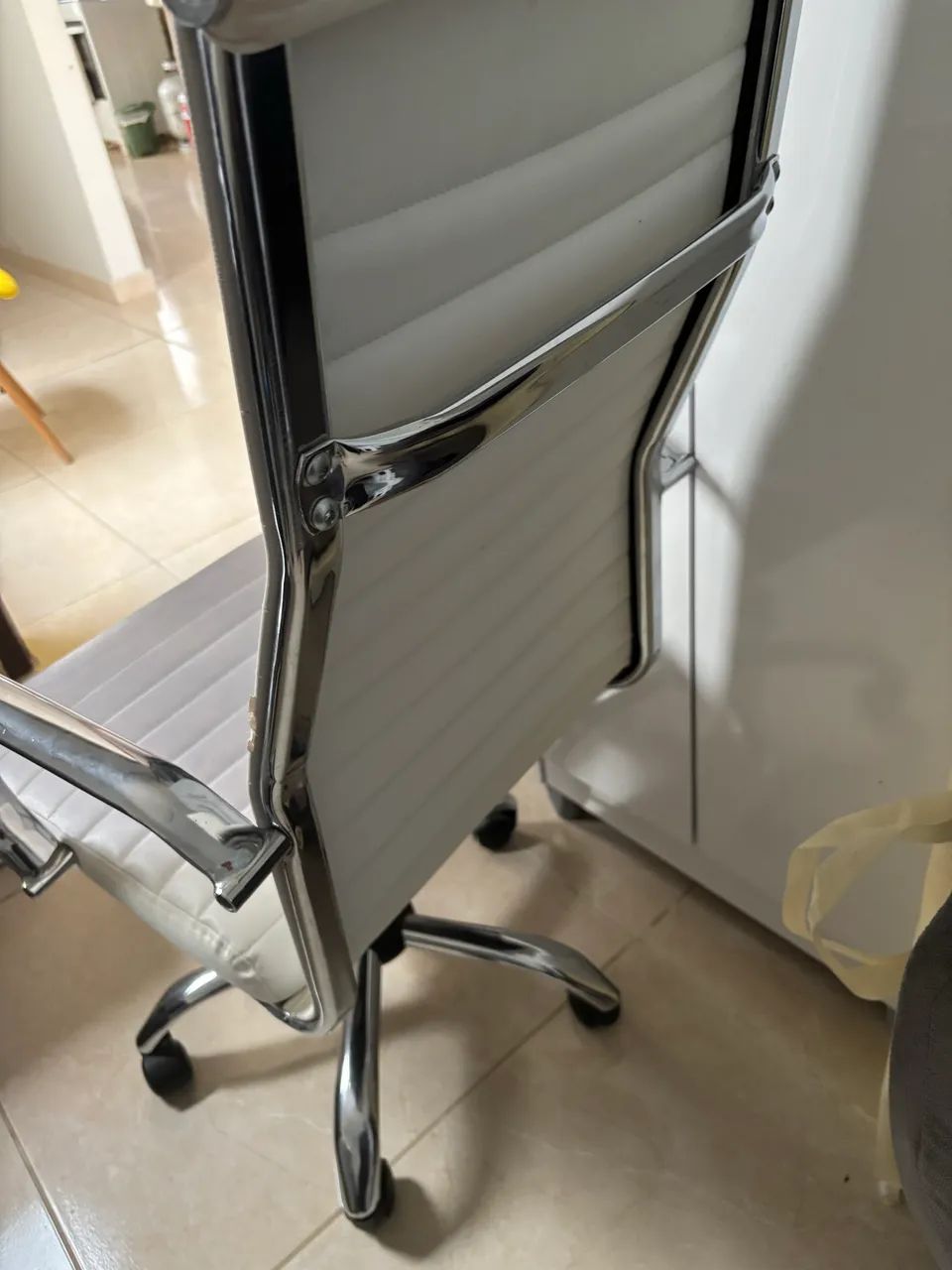 Cadeira de escritório Eames Presidente Branca - Foto 4