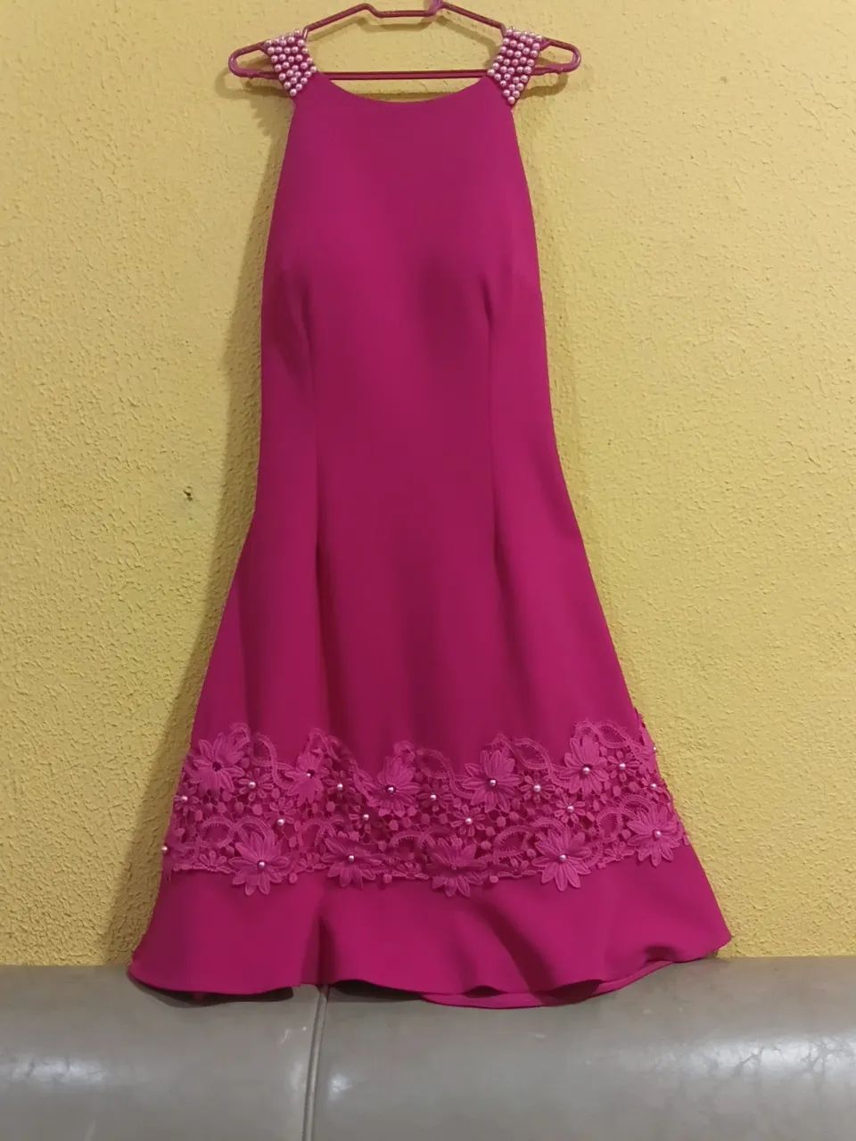 VENDO VESTIDO CURTO  ROSA COM PEROLAS  - Foto 2