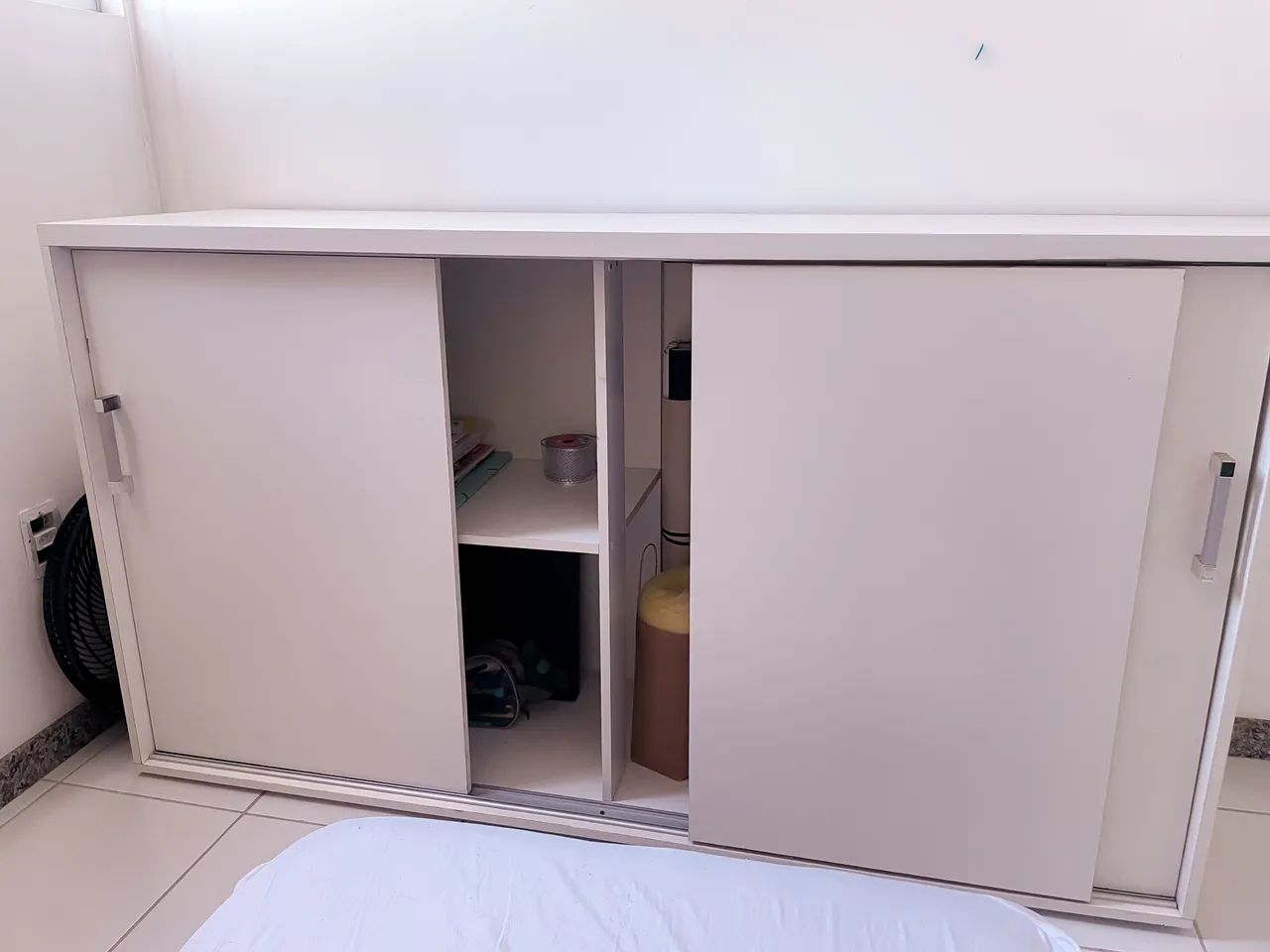 Armário baixo branco com 3 portas de correr - Foto 2