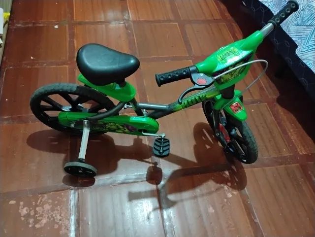 Bicicleta aro 12 Hulk semi nova