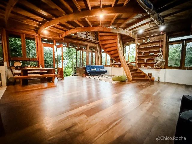 Belissima Casa, ampla com 4Q e patio 