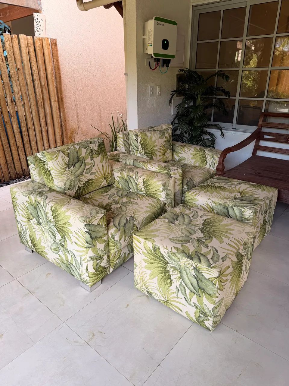 Jogo de 2 Poltronas com Puff - Estampa Folhagem Tropical / Varanda