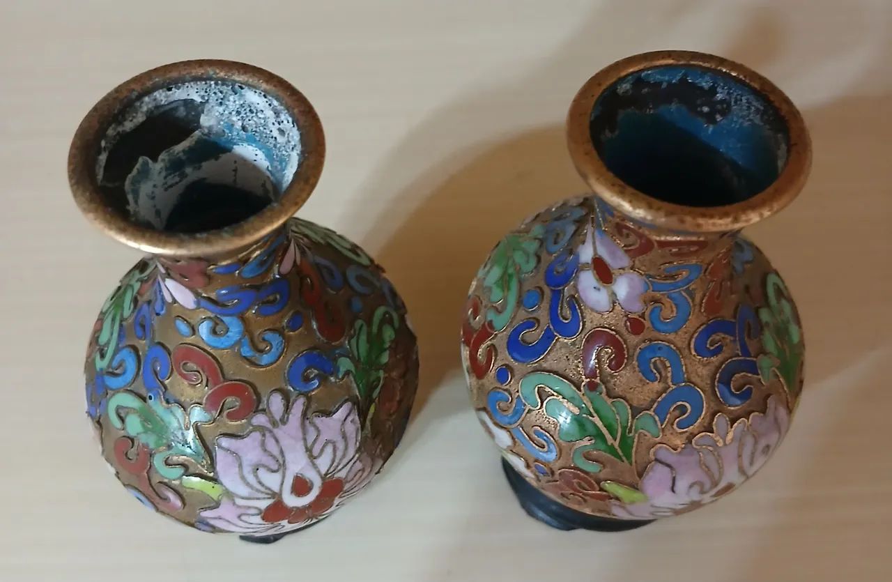Par Mini Vasos Cloisonné Chinês em Cobre c/ Suporte - 9,5cm - Foto 5