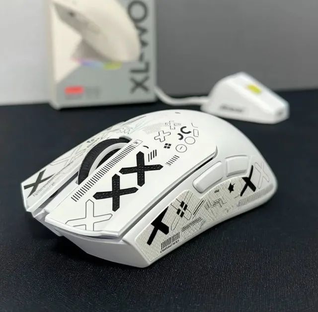 Mouse Gamer Sem Fio Attack Shark X11 TriMode 2.4 Bluetooth Com Dock de Carregamento Branco