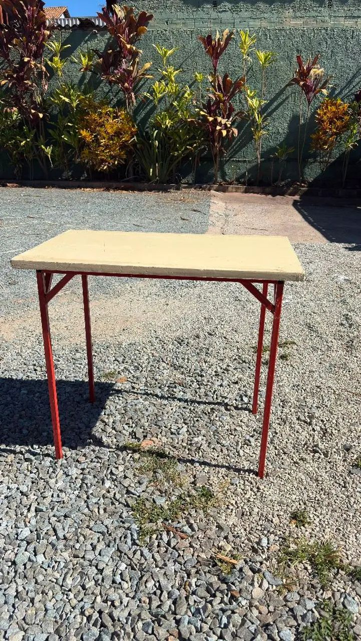 Mesa madeira c/ pés de ferro - Foto 2