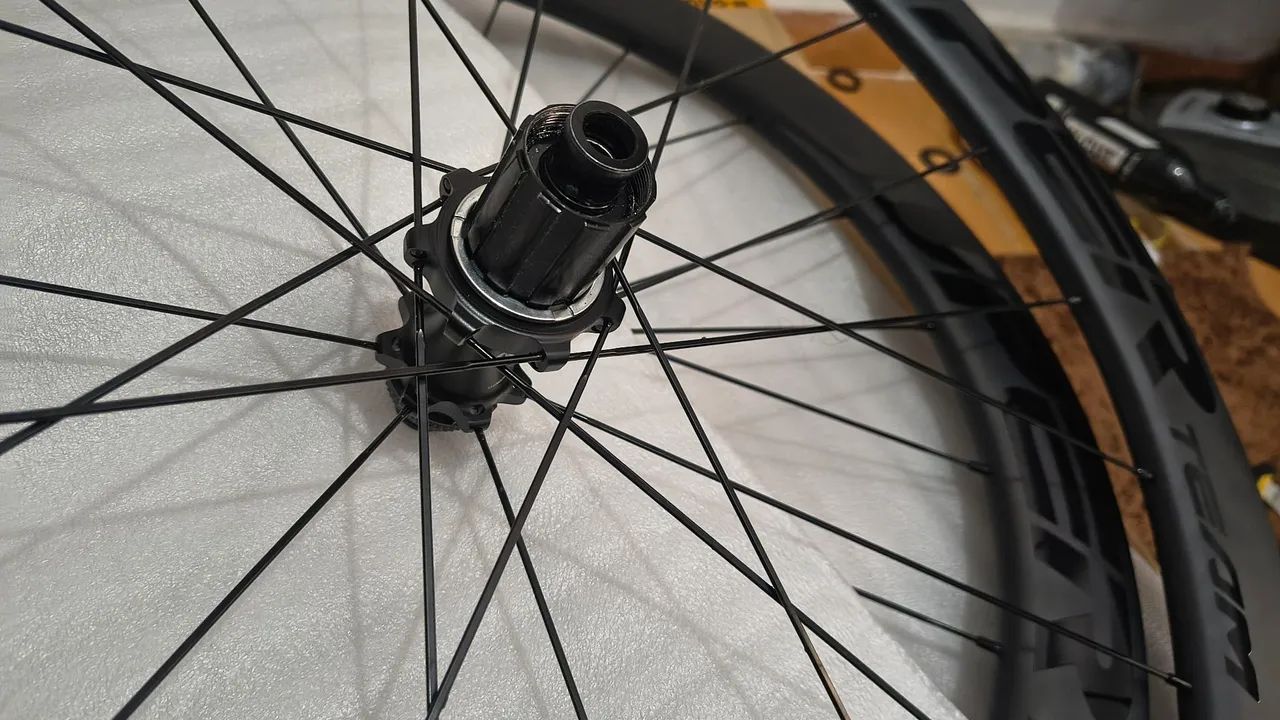 Rodas carbono para speed com freio a disco  - Foto 2