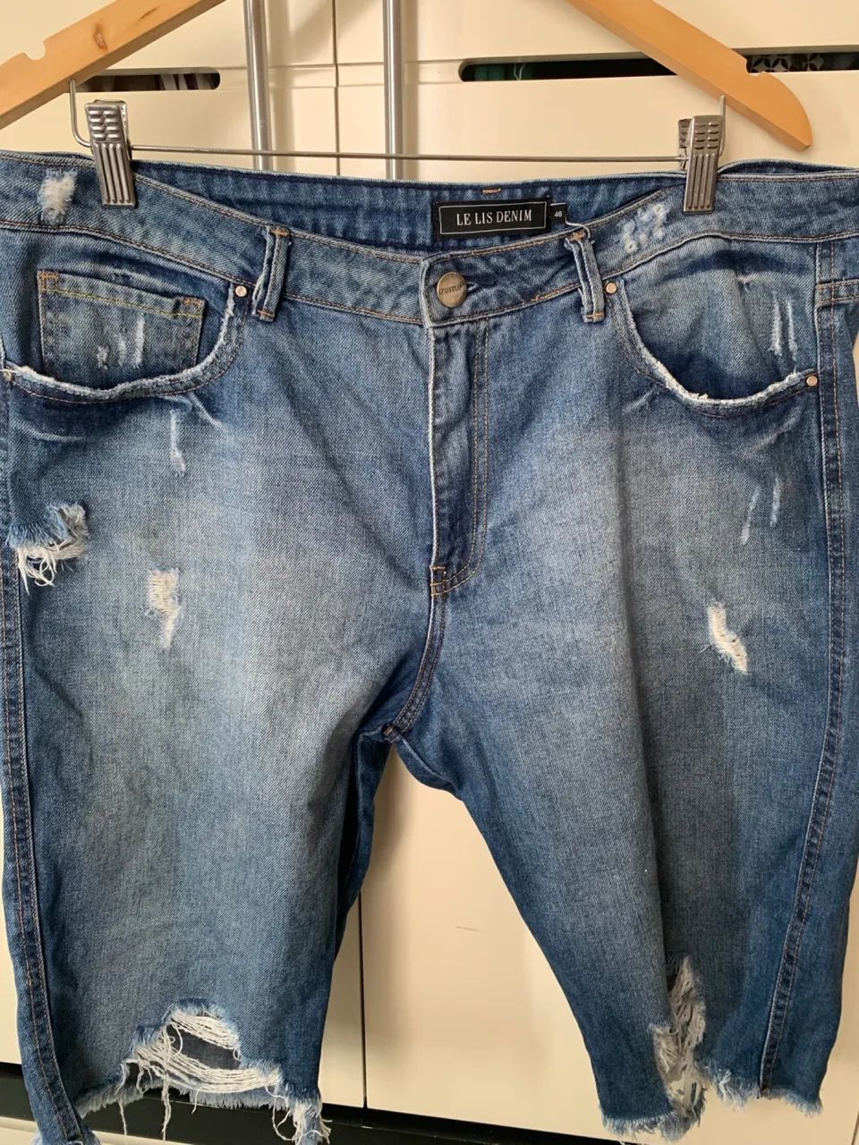 Bermuda Jeans Le Lis Denim Destroyed Azul Tam 46 Barra Desfiada - Foto 3