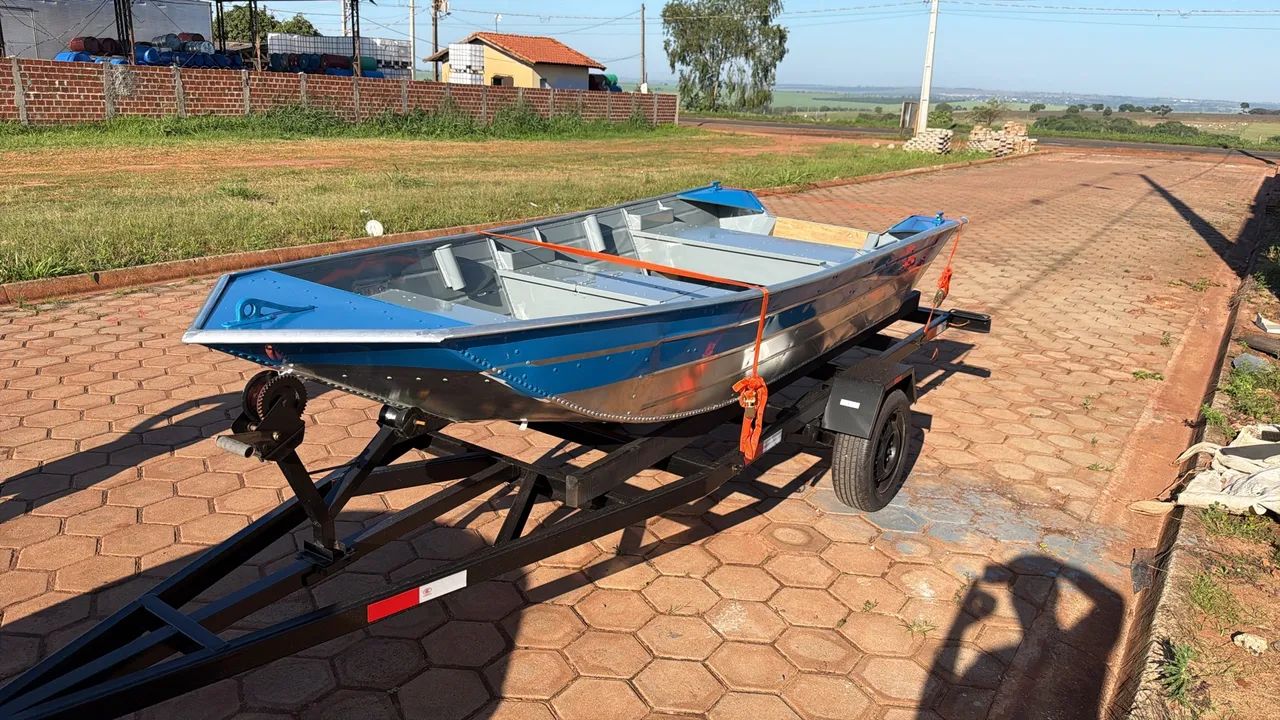 Vende se barco e carretinha zera 