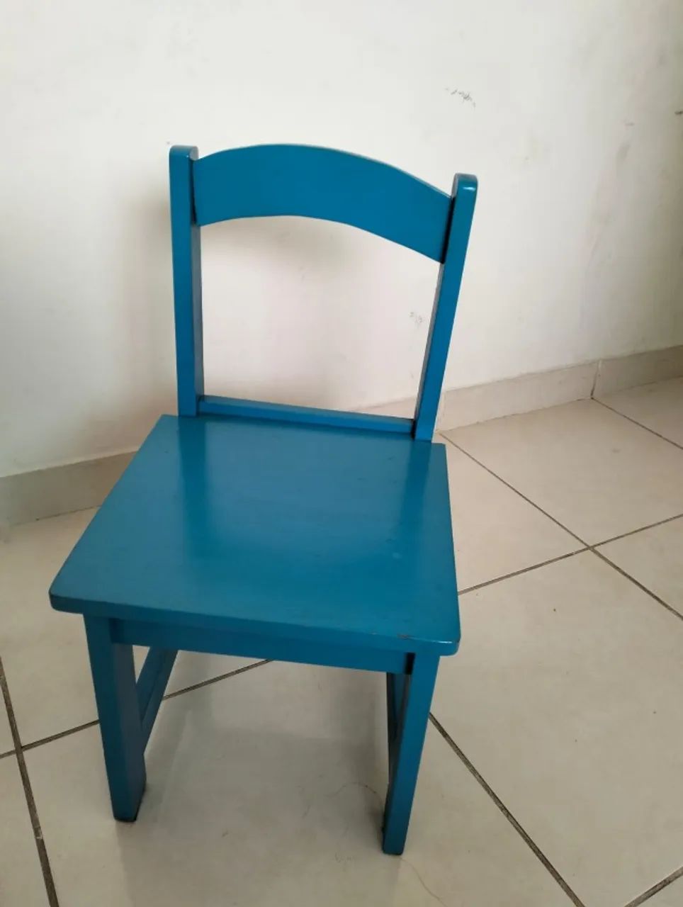 Mesinha quadrada com duas cadeiras coloridas infantil - Foto 3
