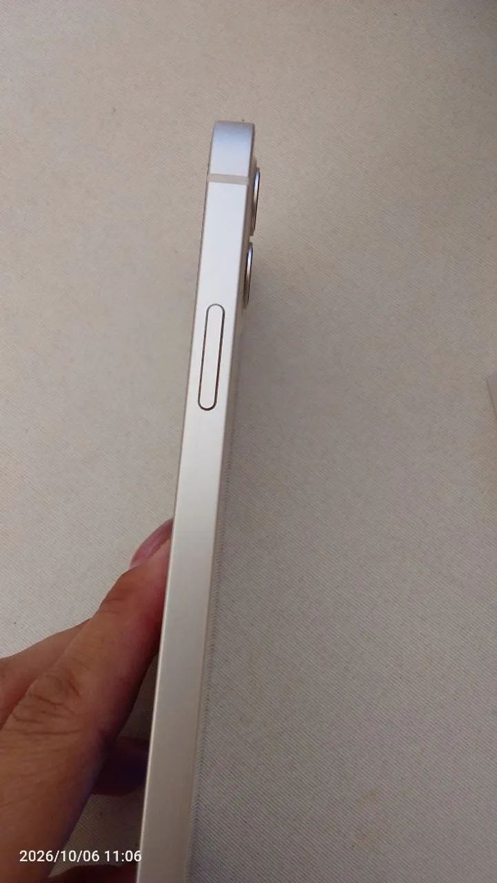 Vendo um iPhone 12 de 64 gb com caixa e documento todo original - Foto 4