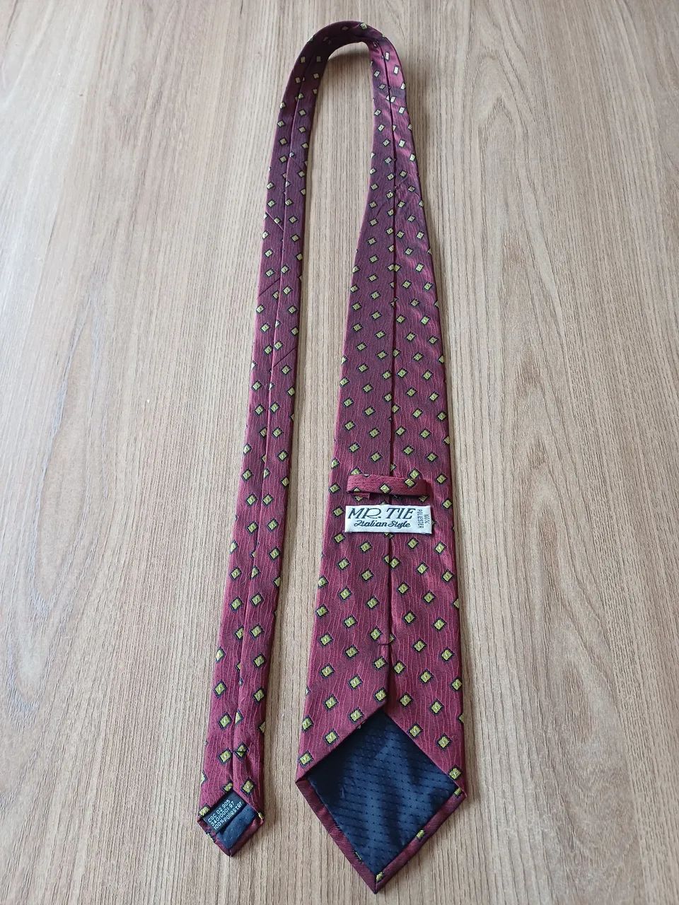 Gravata MR. TiE  vinho, com pontos dourados e preto. - Foto 4