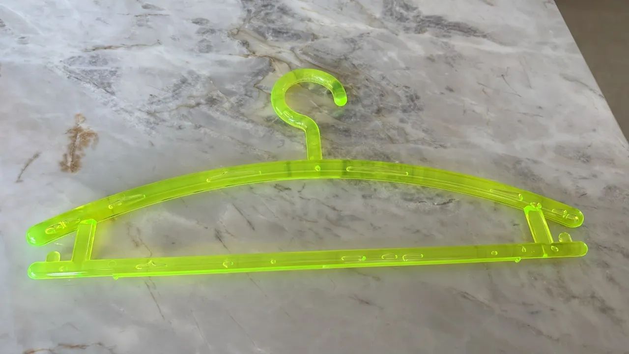 Cabides de acrílico - rosa e verde