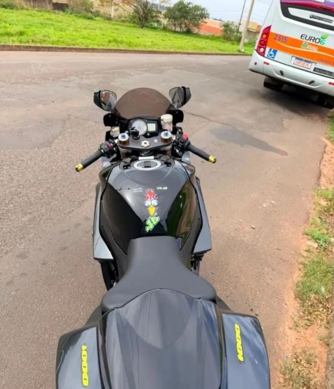 Suzuki 1000 - Foto 4