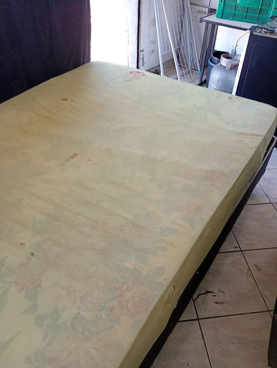 Cama de casal com base firme e colchão - Foto 3