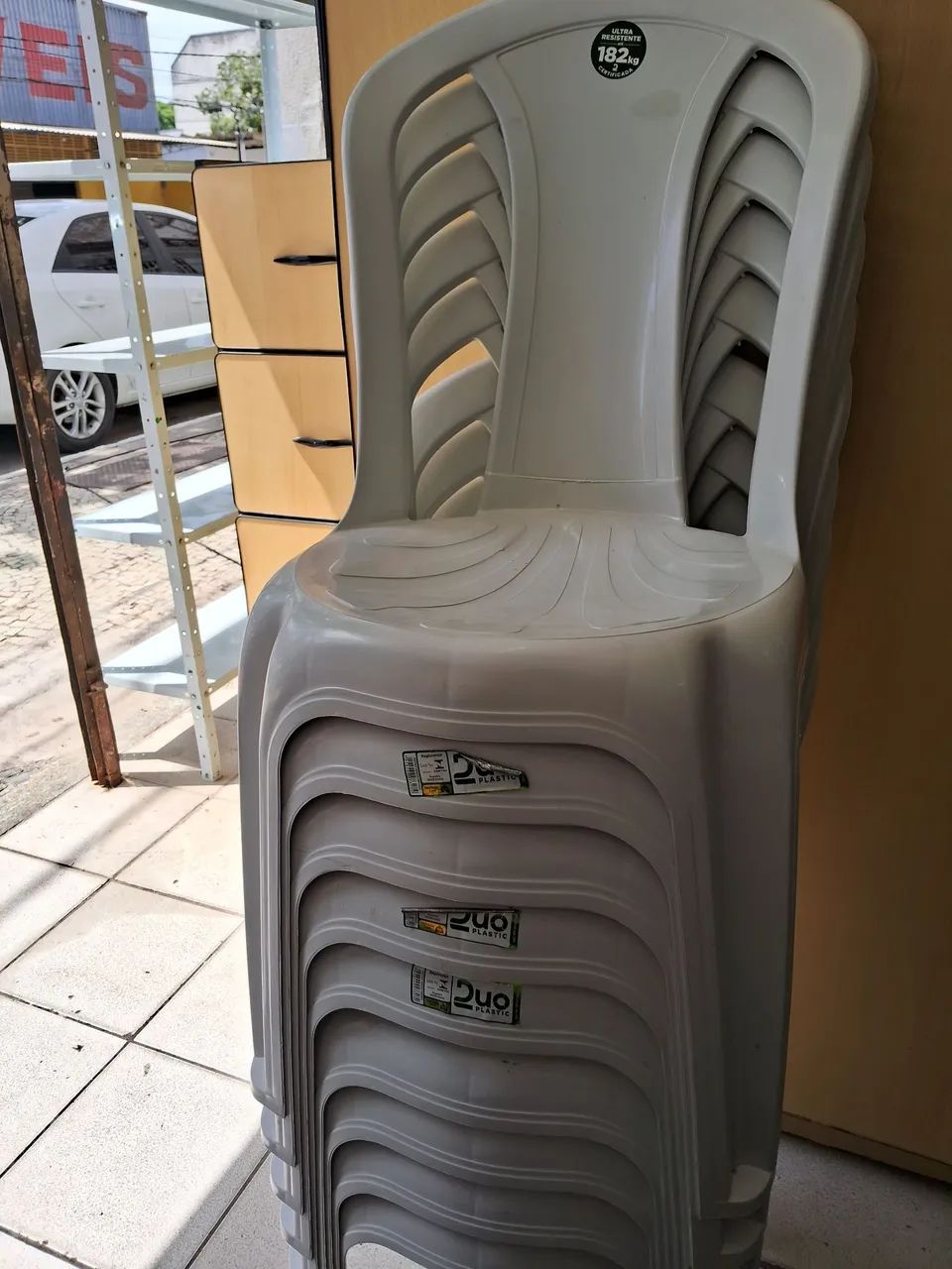 Cadeira plastica que suporta peso de até 180k - Foto 2