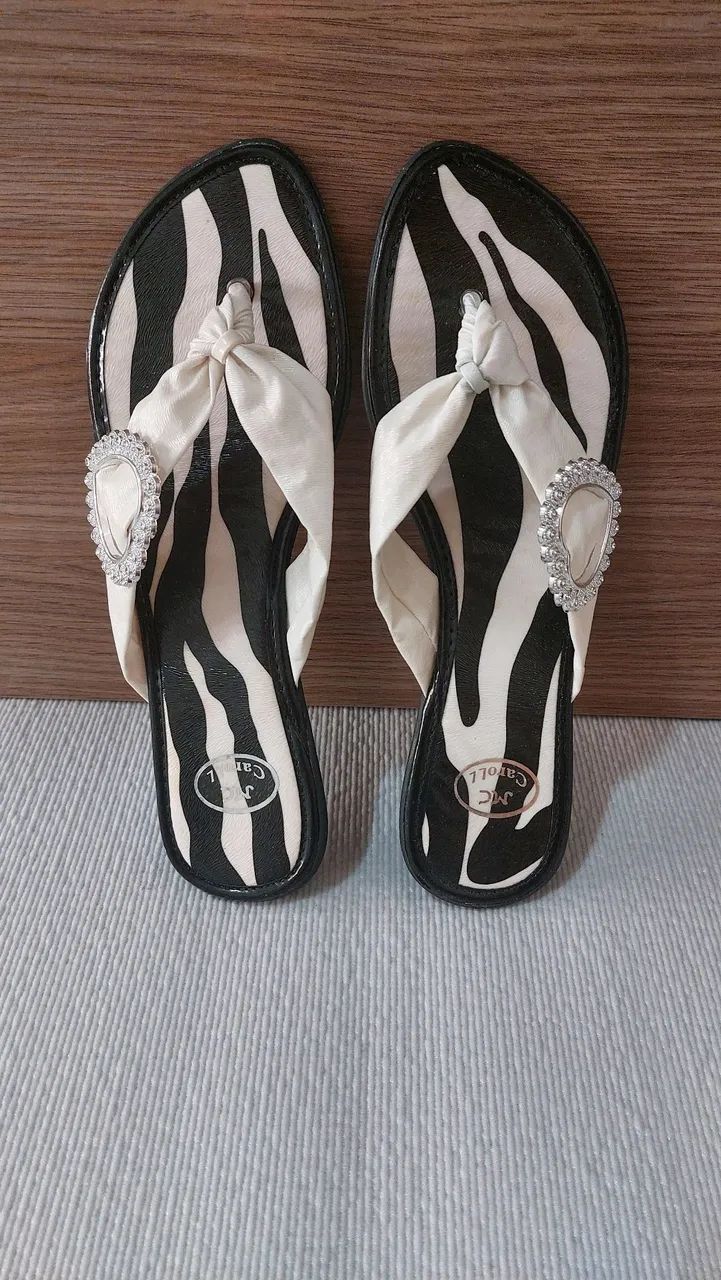 Rasteirinha branca e preta