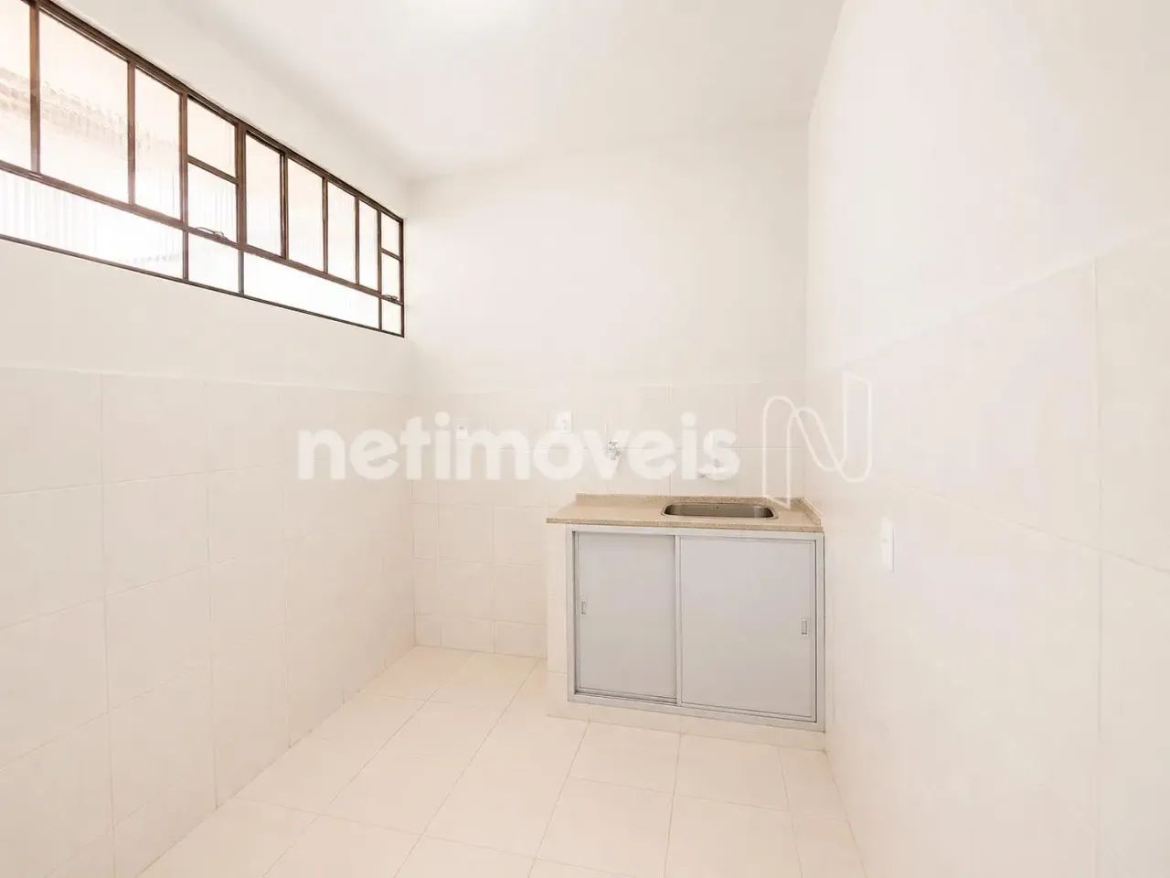 Casa com 2 Quartos, Área de Serviço e Varanda - Excelente Localização - Foto 2