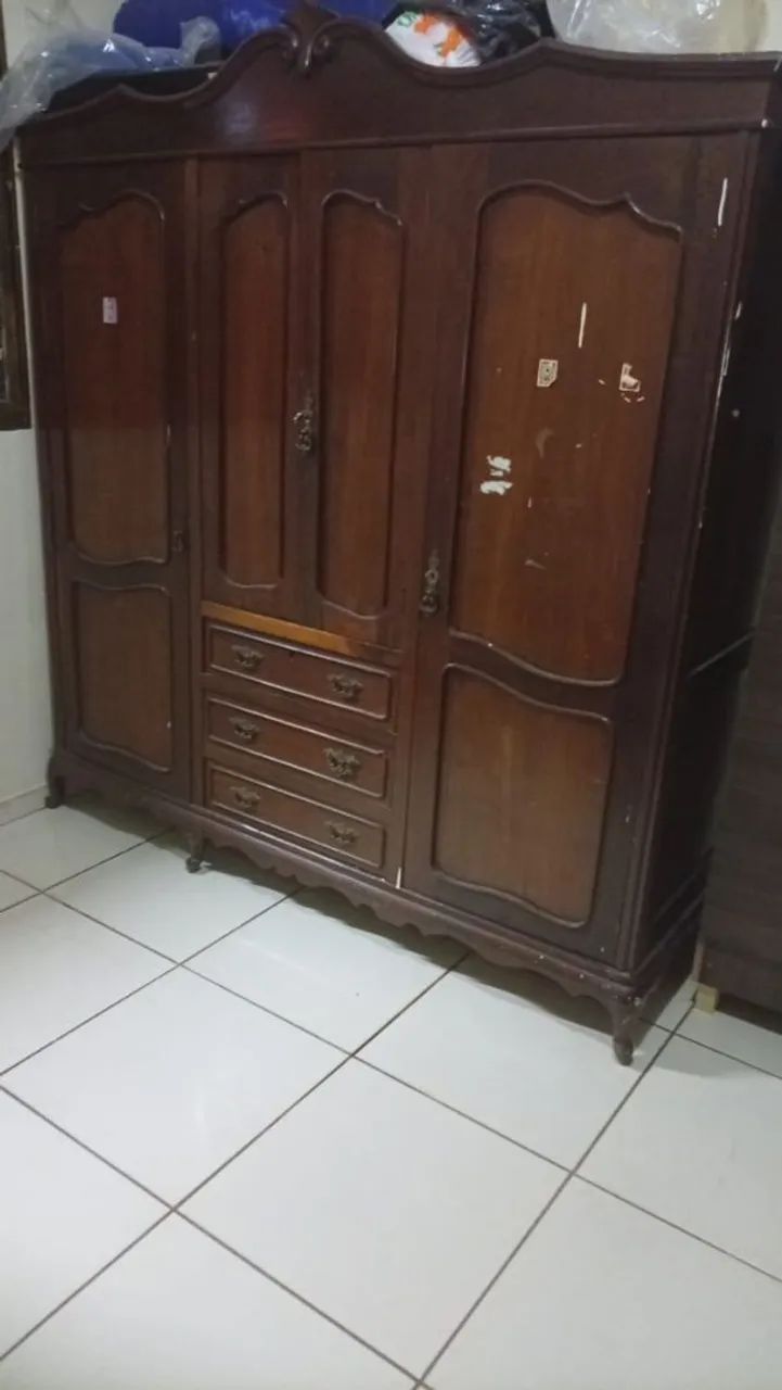 Guarda roupa antigo