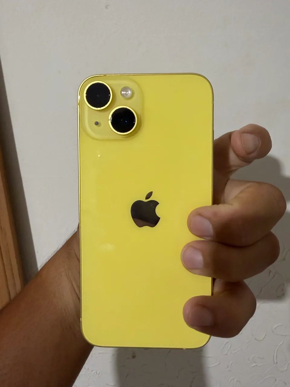 Vendo IPhone 14 Amarelo - Foto 2