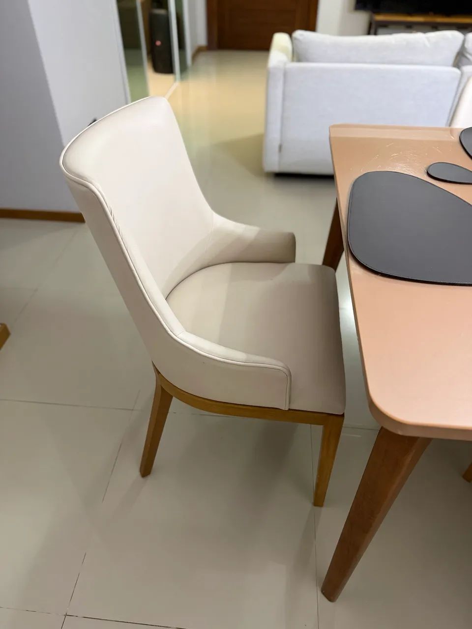 Mesa de Jantar 8 Lugares + 8 Cadeiras Estofadas - Foto 3