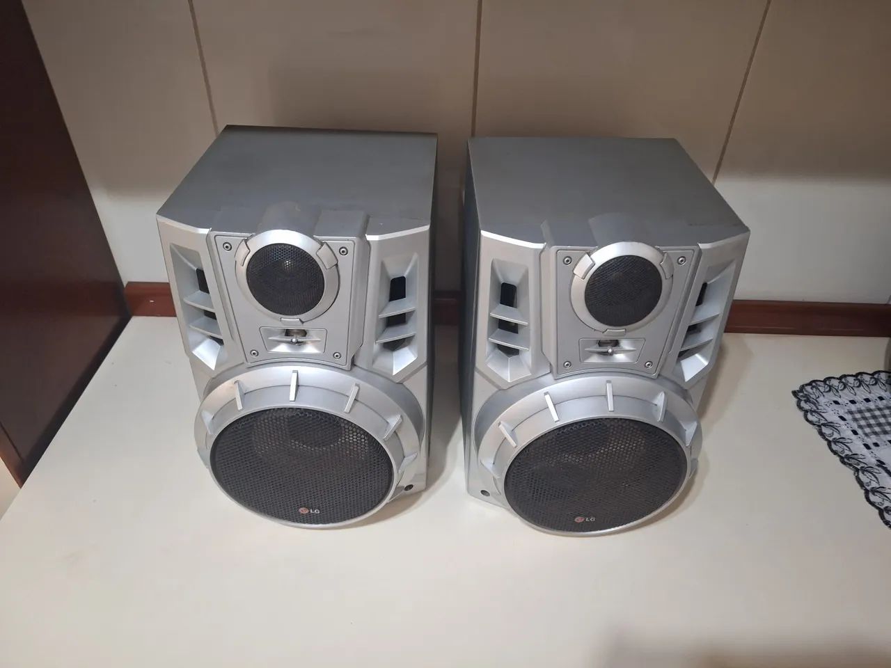 Caixas de som LG 6 ohms 200w modelo LM-M1030A - Foto 2