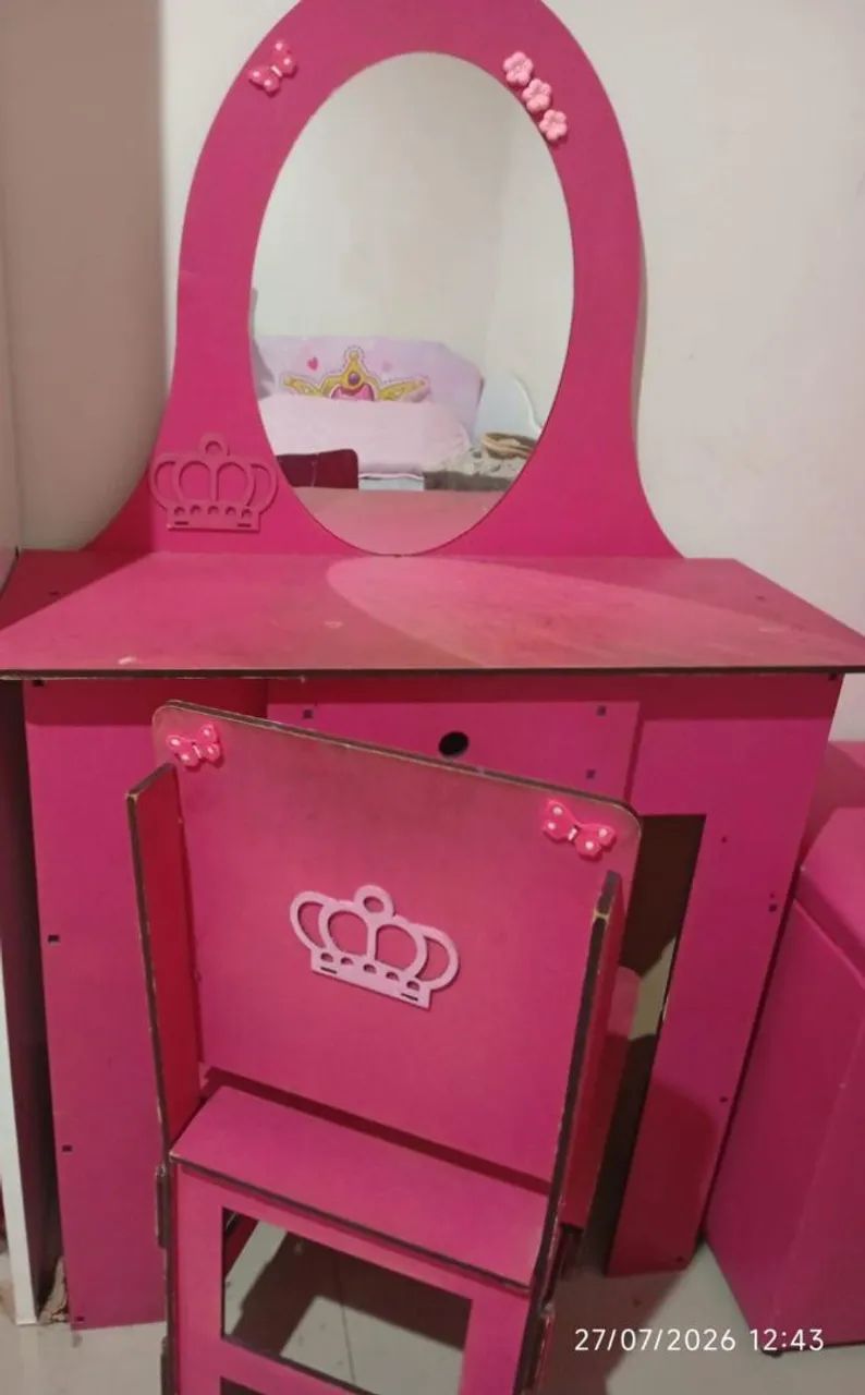 Penteadeira com espelho e cadeira infantil