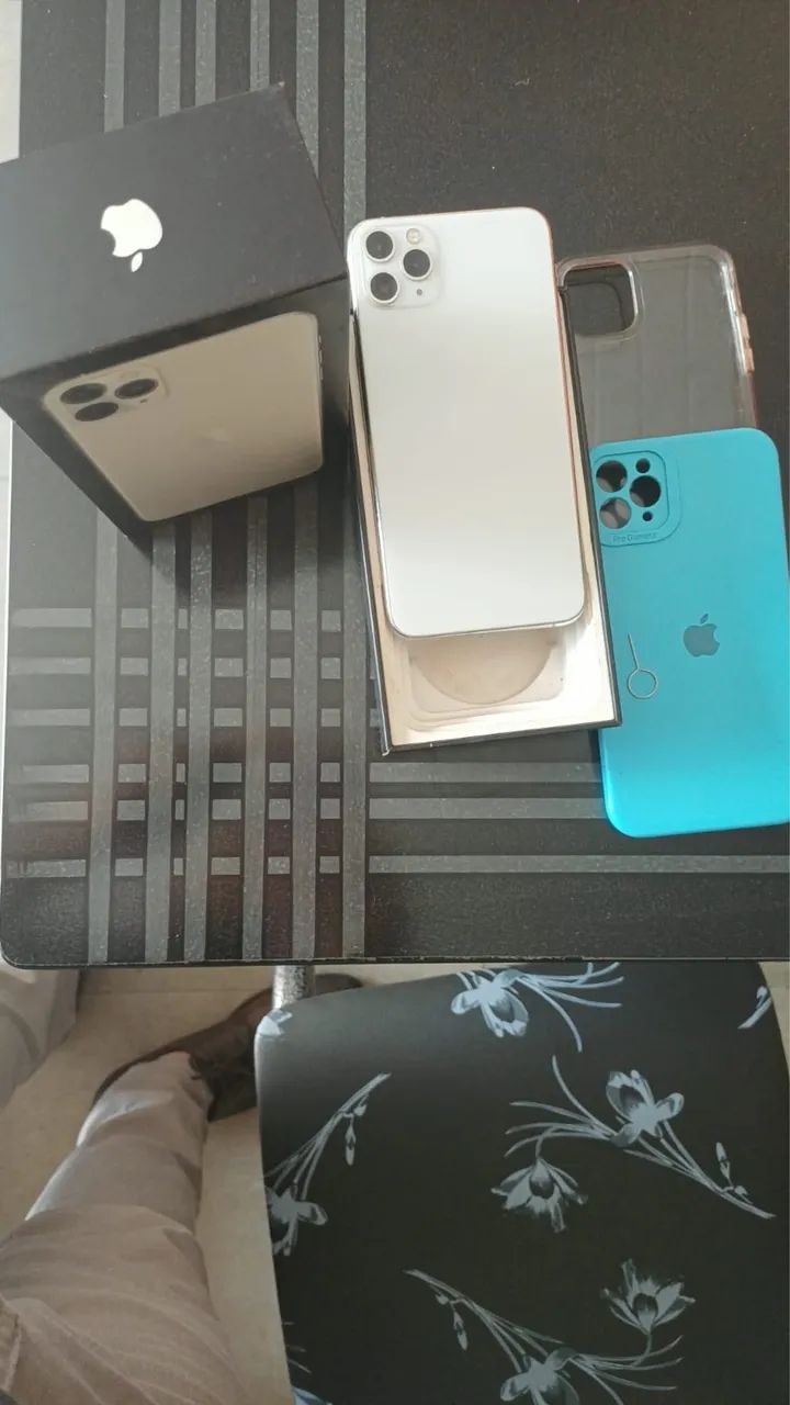 Apple iPhone 11 Pro Max - Celulares e Smartphones - Setor Pedro