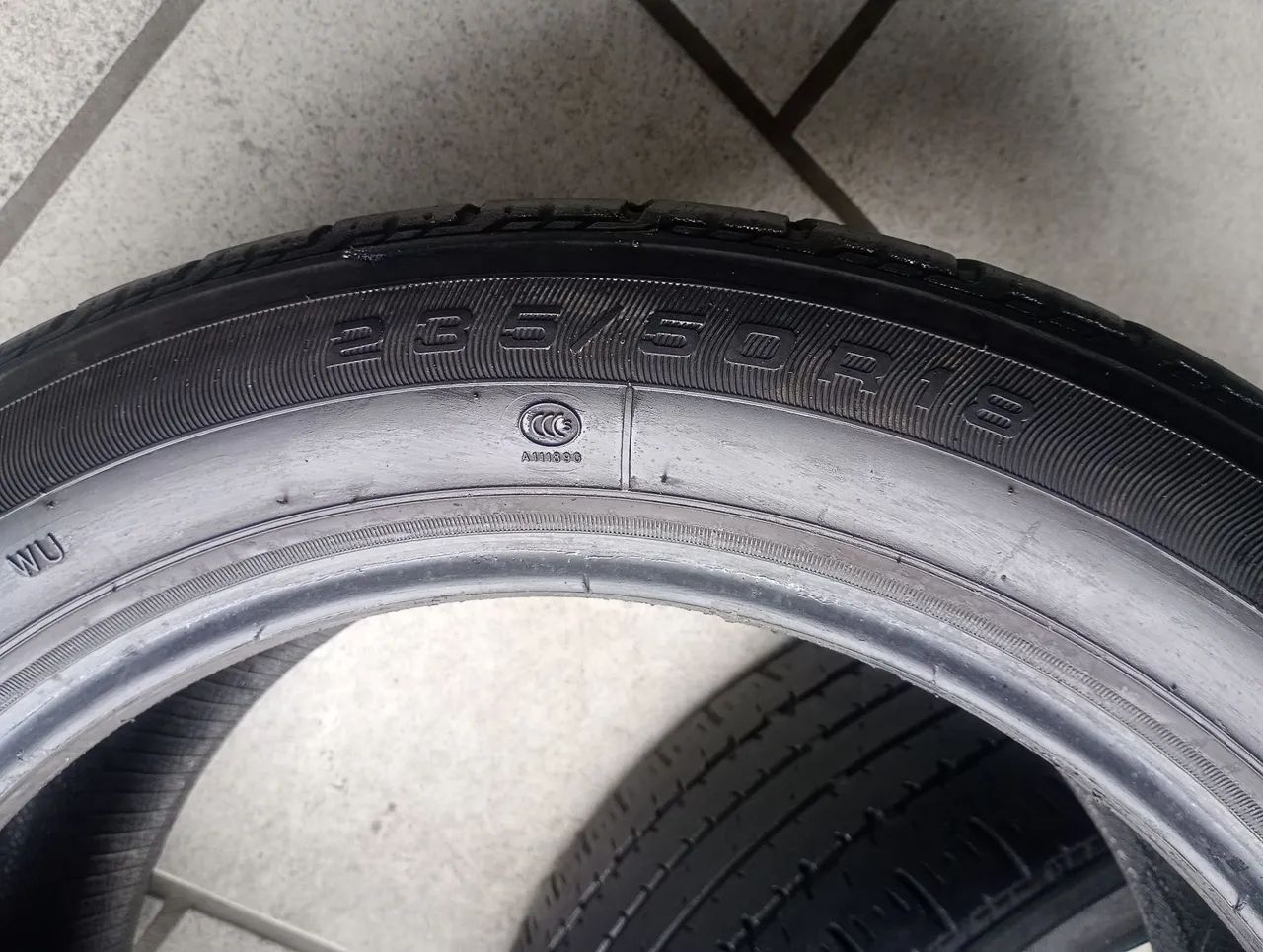 VENDO 2 PNEUS 235/50/18  - Foto 3