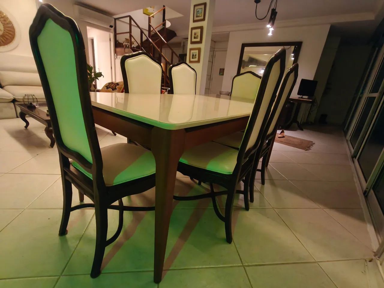 Mesa<br>?Profundidade: 90 cm<br><br>77 cm<br><br><br>135 cm<br><br><br> - Foto 4