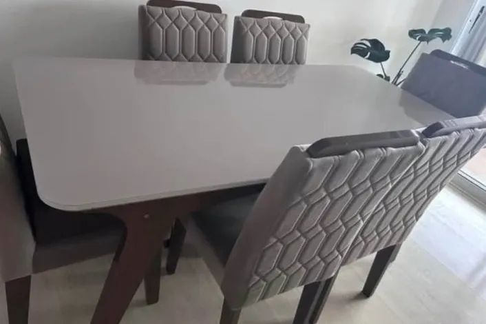 Mesa de jantar impecável 6 lugares