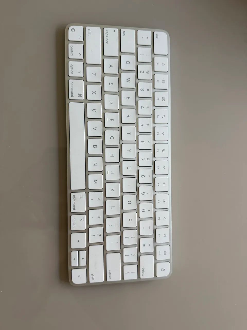 Teclado Bluetooth Apple Magic Keyboard A2450 