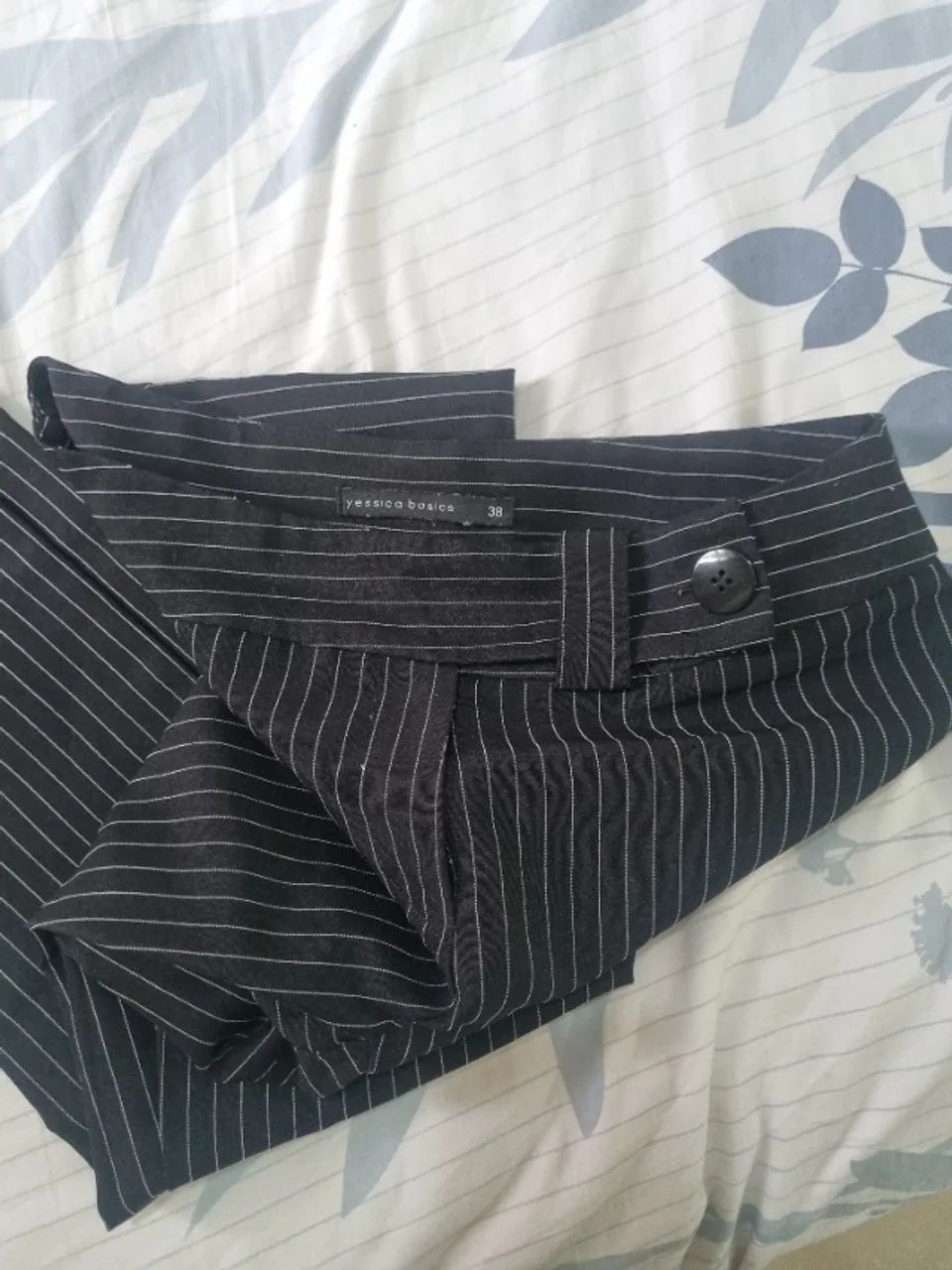 Calça social risca de giz preta - Foto 2