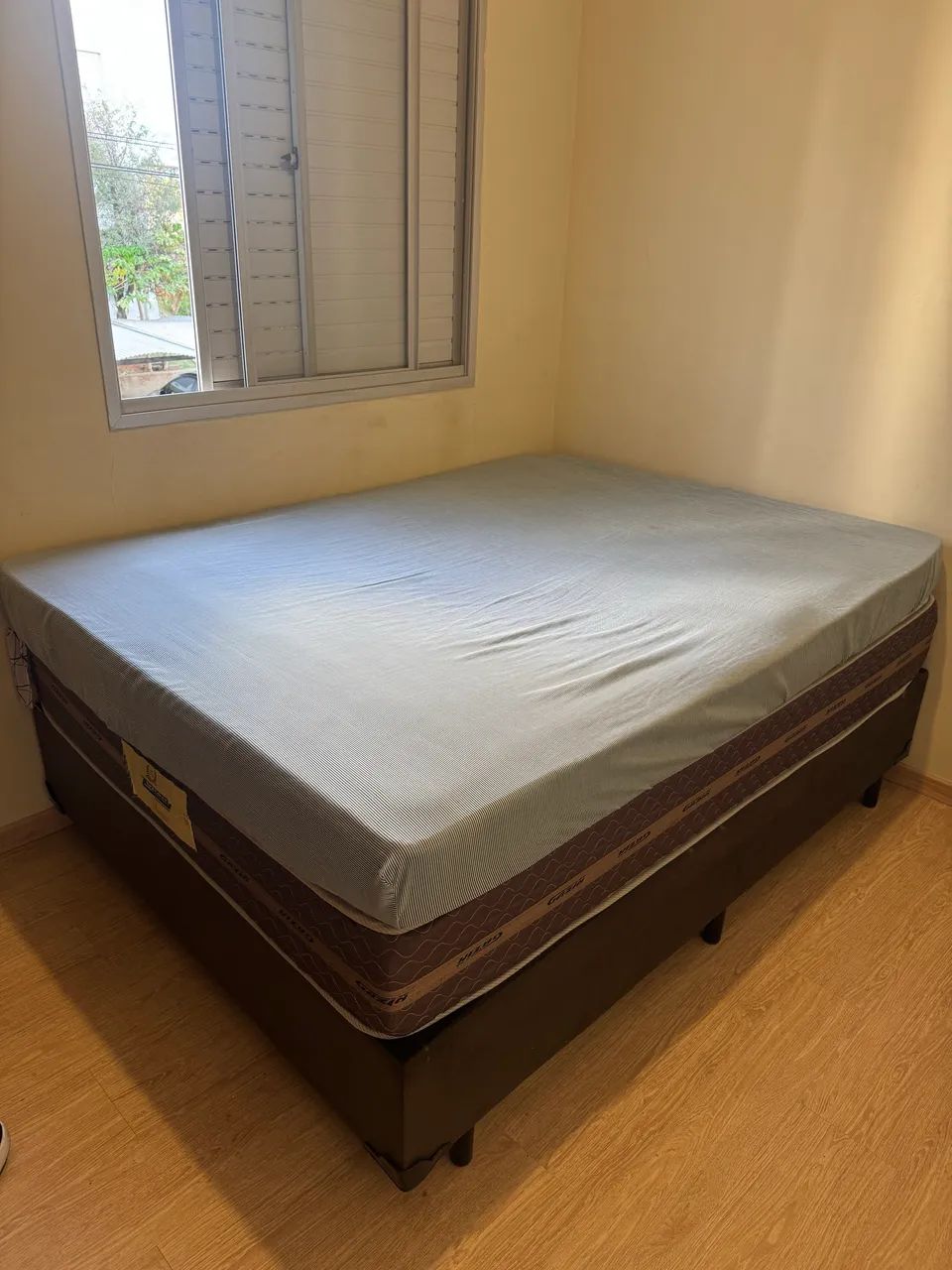 Vendo cama box casal 2 colchões- 500