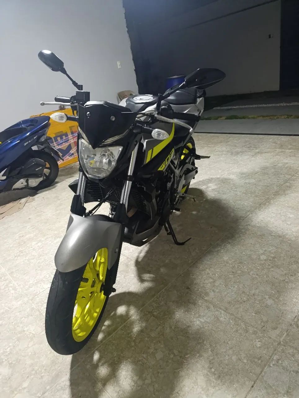 Moto MT03