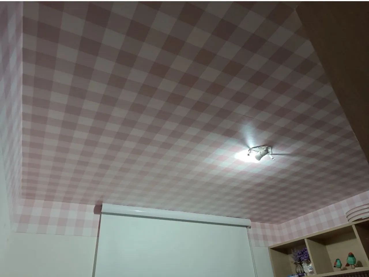 Instalação de papel de parede 