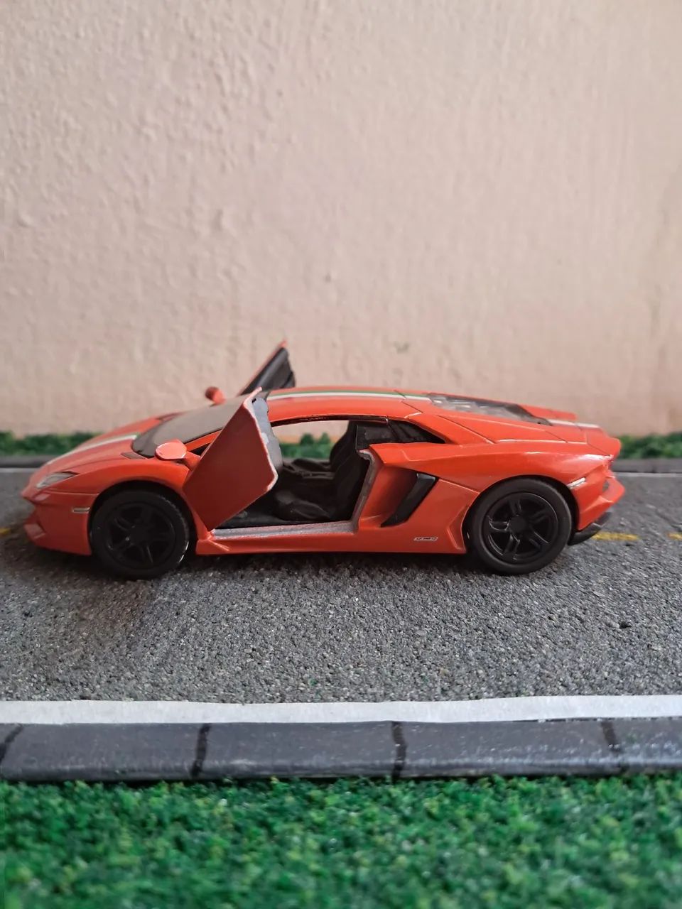 miniatura lamborghini aventador laranja 1/38 - Foto 3