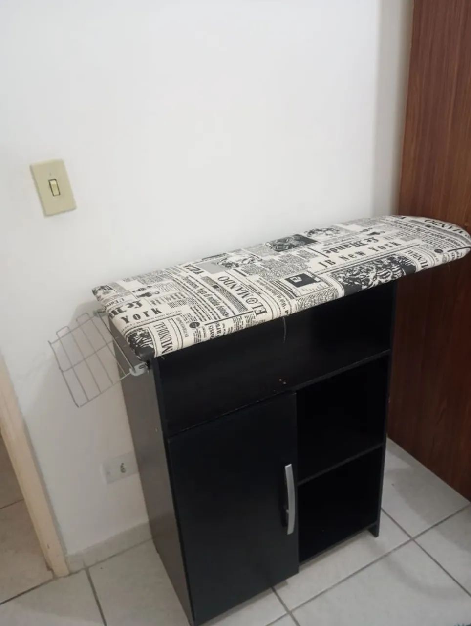 Lindo móvel de passar roupa com suporte e porta produtos - Foto 2