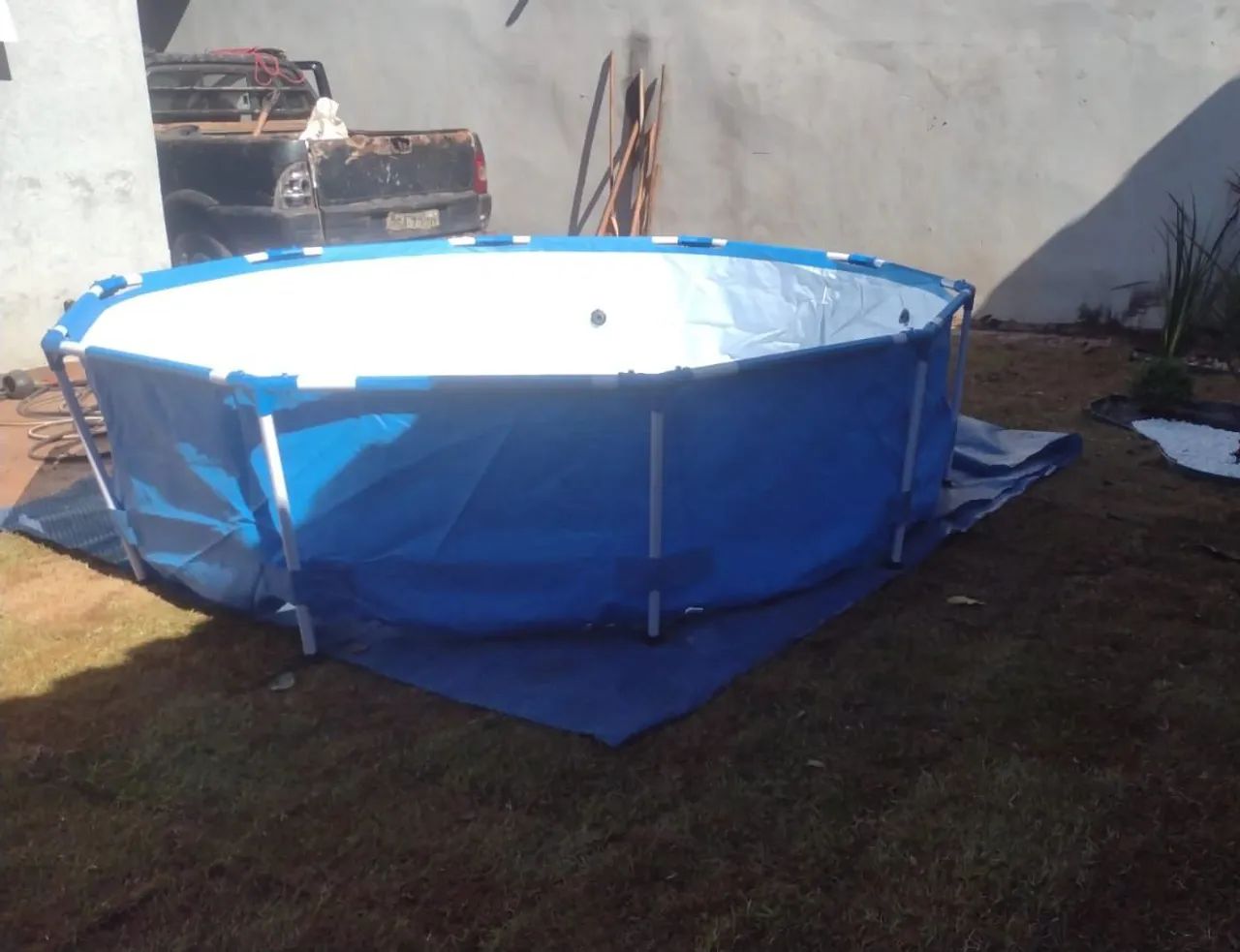 Piscina com deck pronta pra uso. - Foto 3