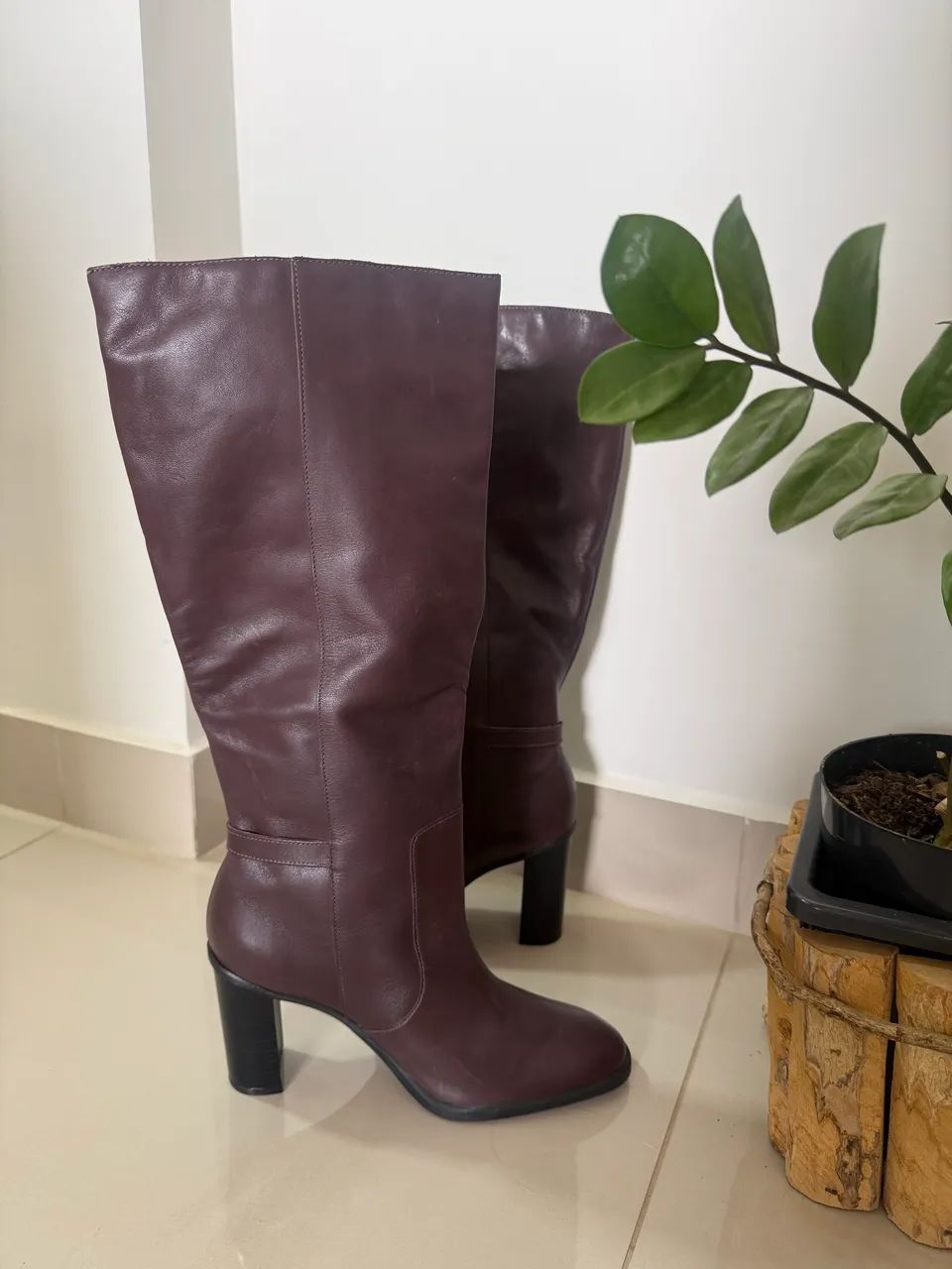 Bota Arezzo cor café couro - Foto 2