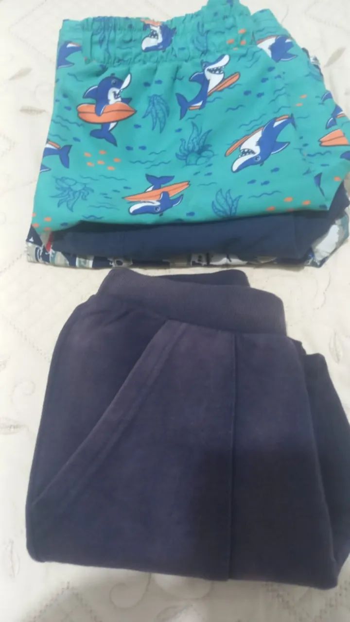 Bermudas infantis usadas kit 03 peças e 01 calça moleton usada.