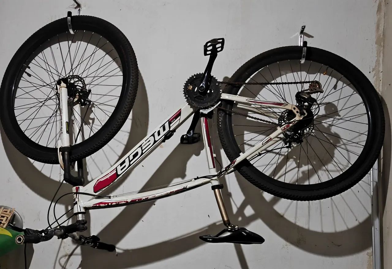 Bike Branca - Aro 29 - Pneu Pirelli 