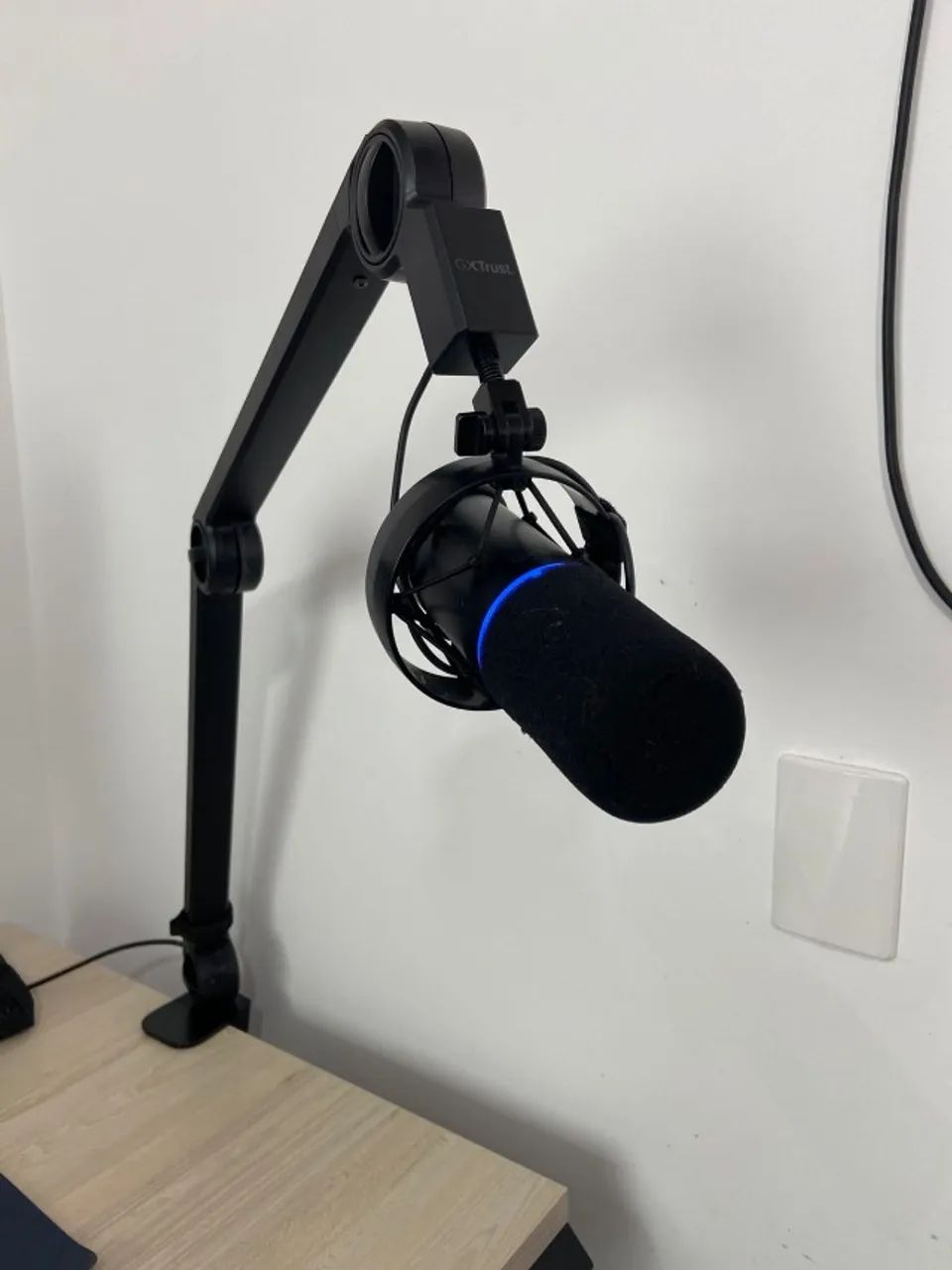 Microfone Gamer GXTrust 255+ Onyx com Braço Articulado,