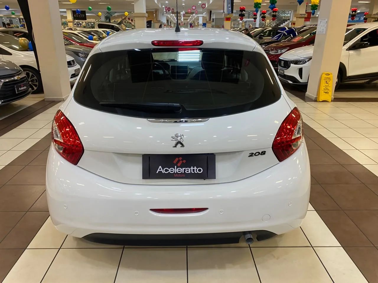 Peugeot 208 Active 1.0 Flex 5P Mec. 2014 - Foto 5