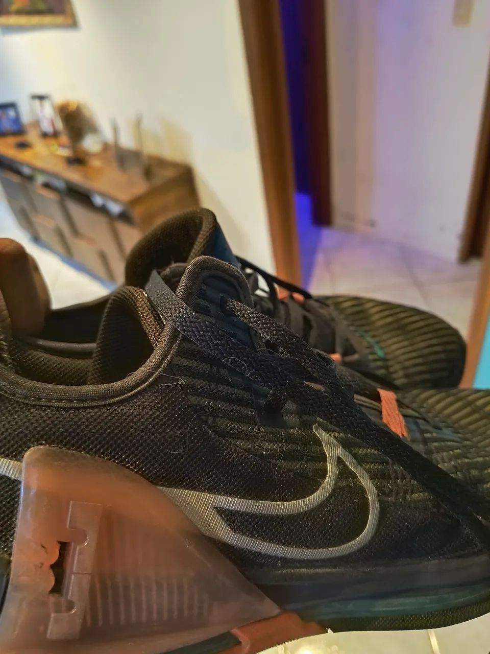 Tênis de basquete LeBron witness 6(TAMANHO 46) - Foto 2