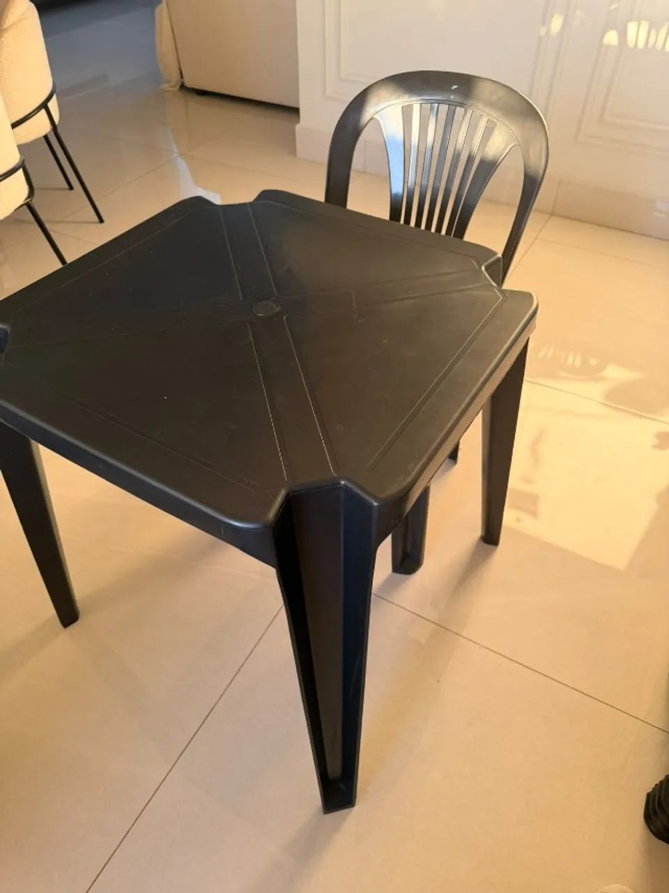 Conjunto mesa e cadeira Preta 75x75cm - 